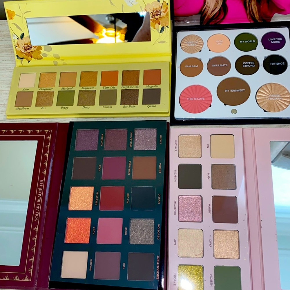 Eyeshadow palette bundle